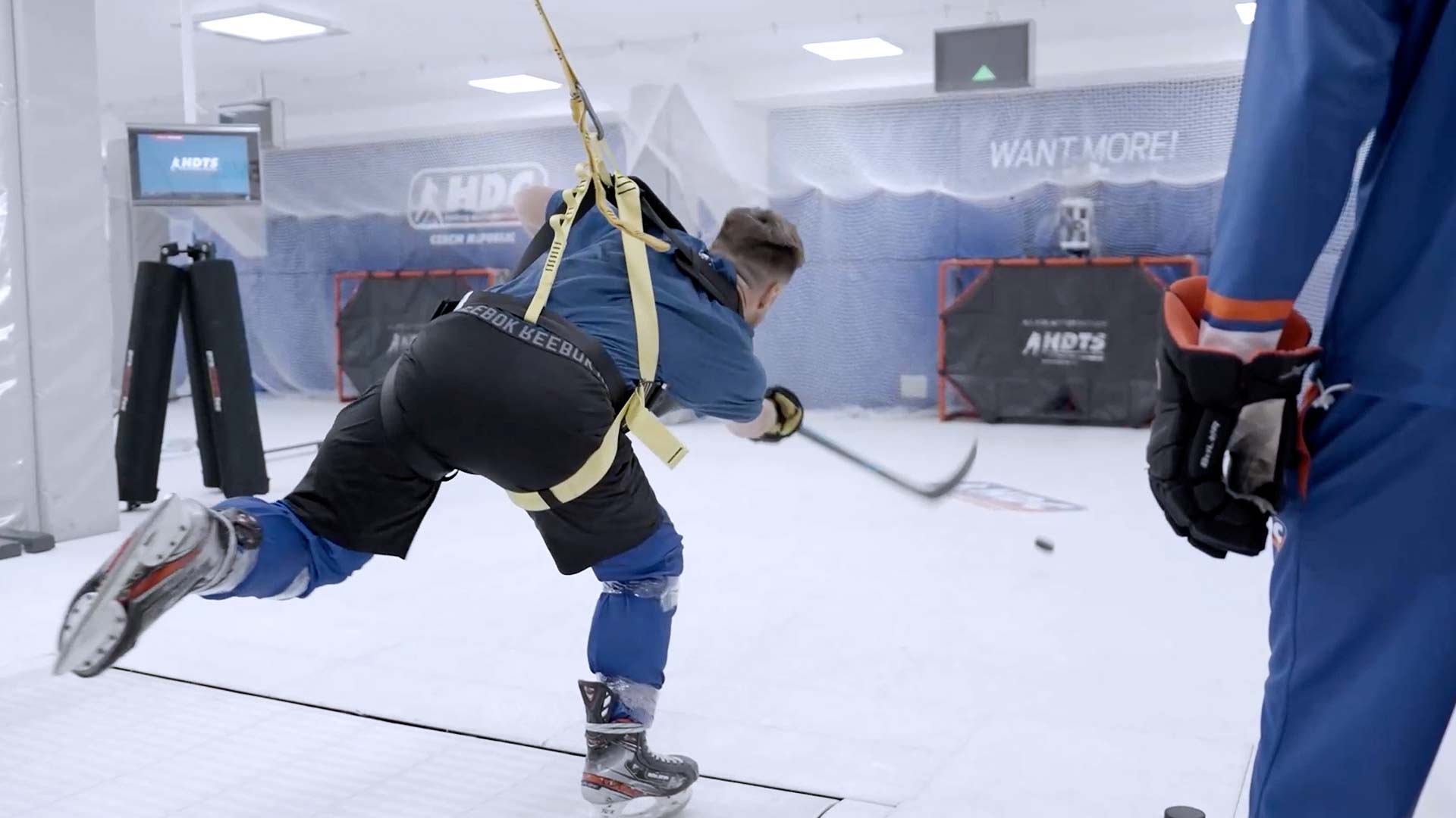 Shooter smart goal system to train shots on goal in hockey center