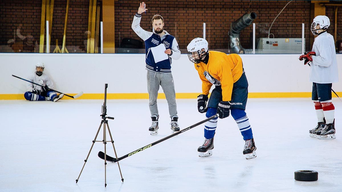 beeSPORT | testing OnIce with special hockey tests
