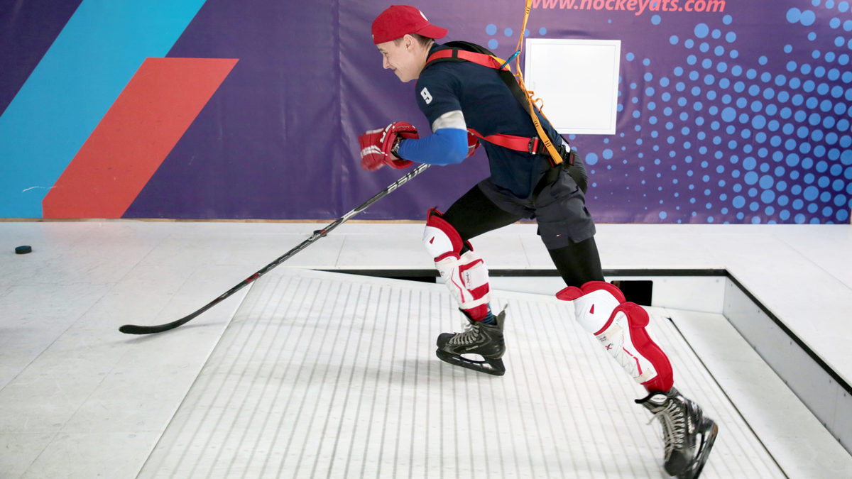 Skating treadmill for hockey player performance training